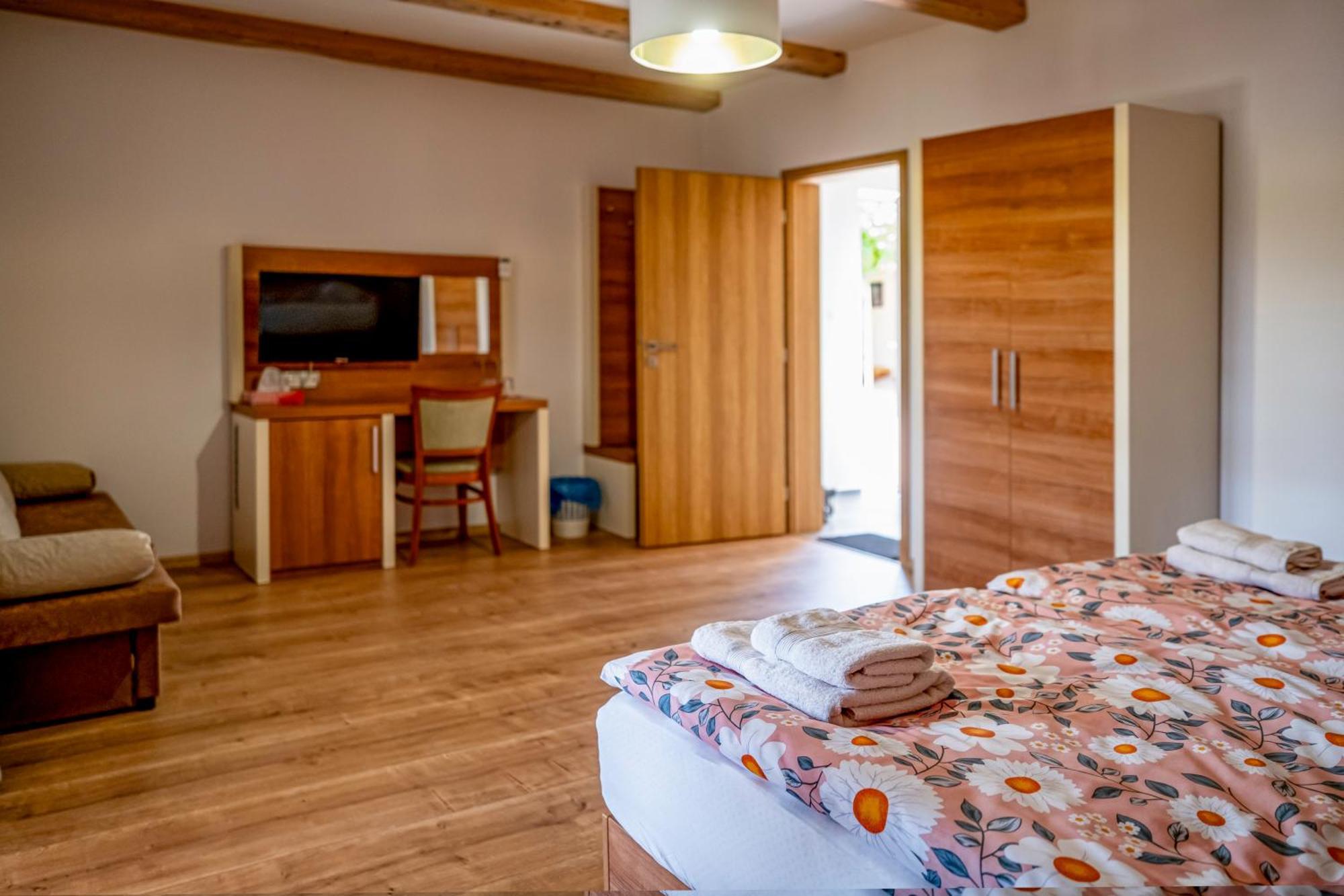 U Katalpy Hotel Sedlec  Exterior photo