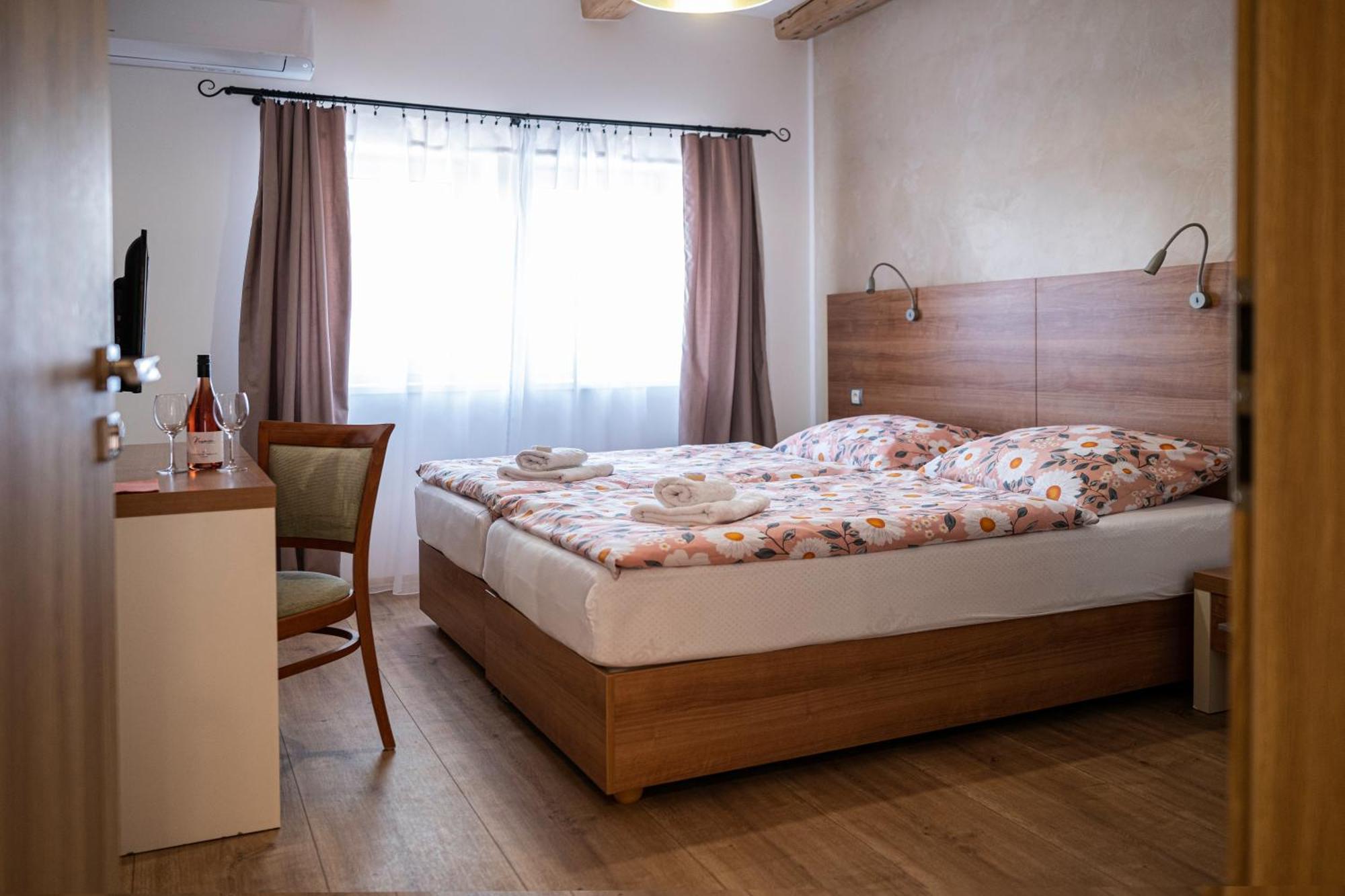 U Katalpy Hotel Sedlec  Exterior photo